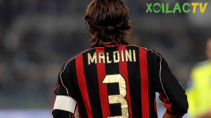 Paolo Maldini là một trong những cầu thủ mang áo số 3 vĩ đại nhất lịch sử bóng đá
